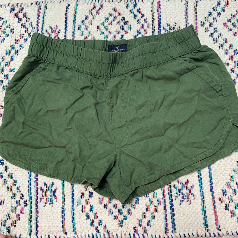 American Eagle green shorts